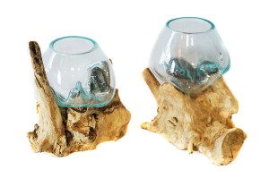 Wazon szklany na korzeniu gamala 