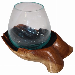 Wazon szklany na korzeniu gamala  