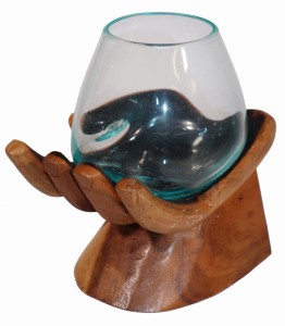 Wazon szklany na korzeniu gamala    