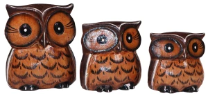 Zestaw trzech sów z drewna  - wys.  7.5 cm,  8.5 cm,  10 cm  / 2 kolory