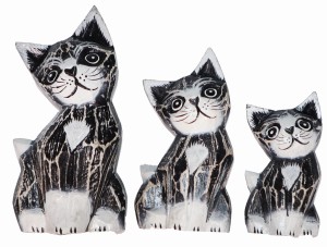 Zestaw trzech kotów z drewna - wys. 8 cm, 10 cm, 12 cm / 3 kolory 