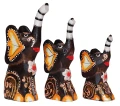 Zestaw trzech słoni z drewna - wys.  14 cm, 16 cm,  18 cm / 3 kolory 94067