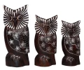 Zestaw trzech sów z drewna  - wys.  15 cm,  18 cm,  22 cm / 4 kolory    37808