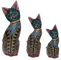 Zestaw trzech kotów z drewna - wys. 15 cm, 20 cm, 25 cm / miks kolorów 48952